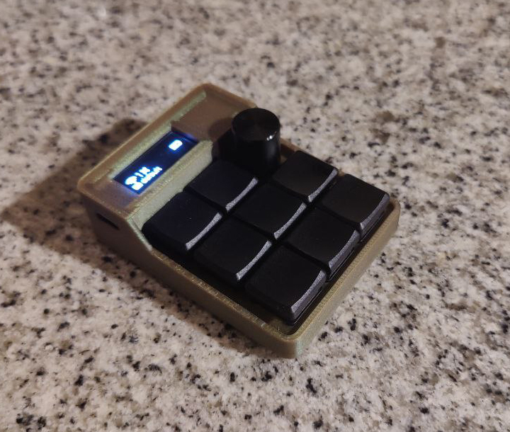 Pipar Flake keypad in its 3D-printed case with OLED visible